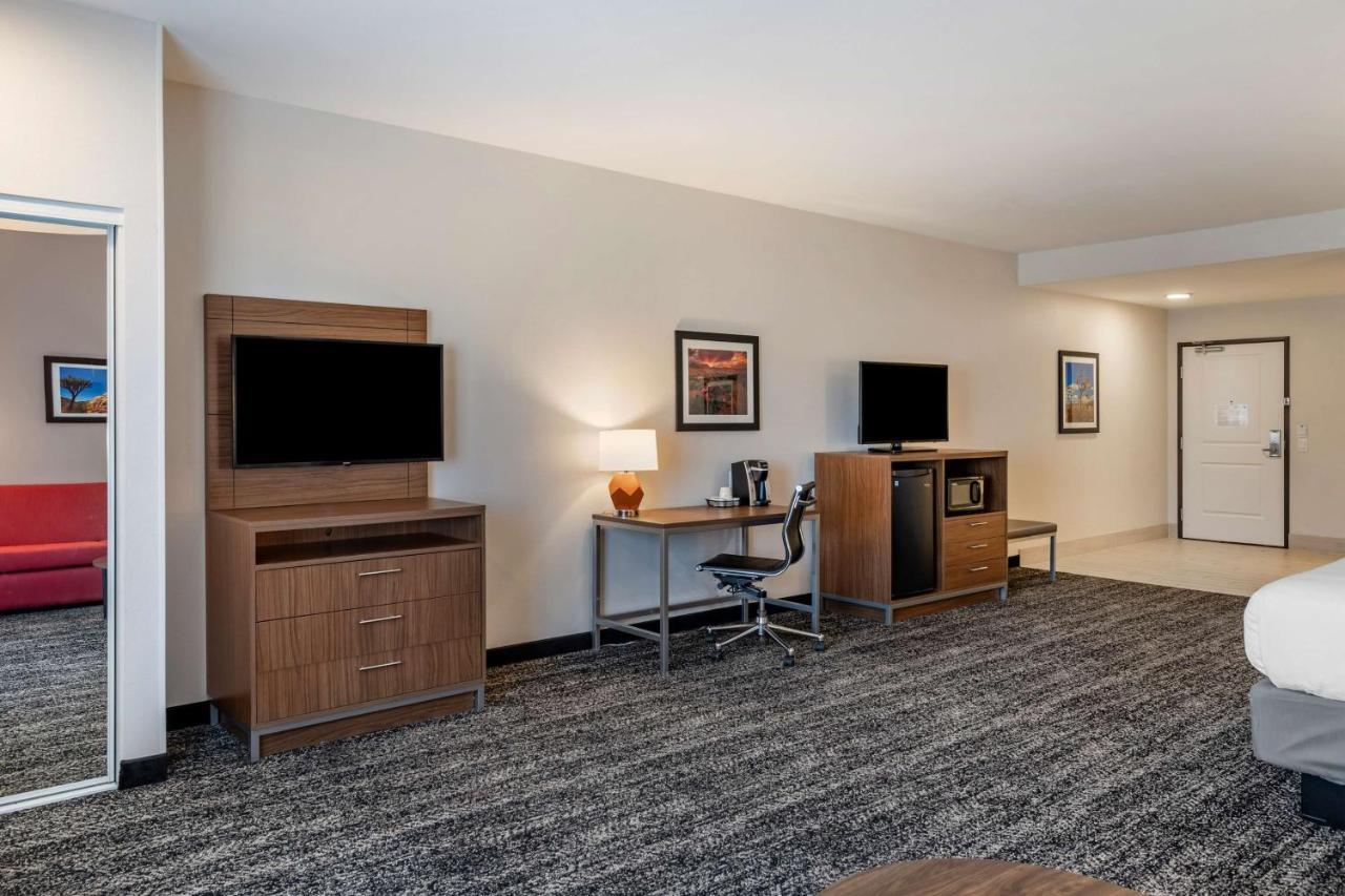 Best Western Plus Desert View Inn & Suites Cathedral City Esterno foto